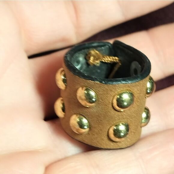 Wrap around Swede leather band ring, NWOT - Picture 5 of 6